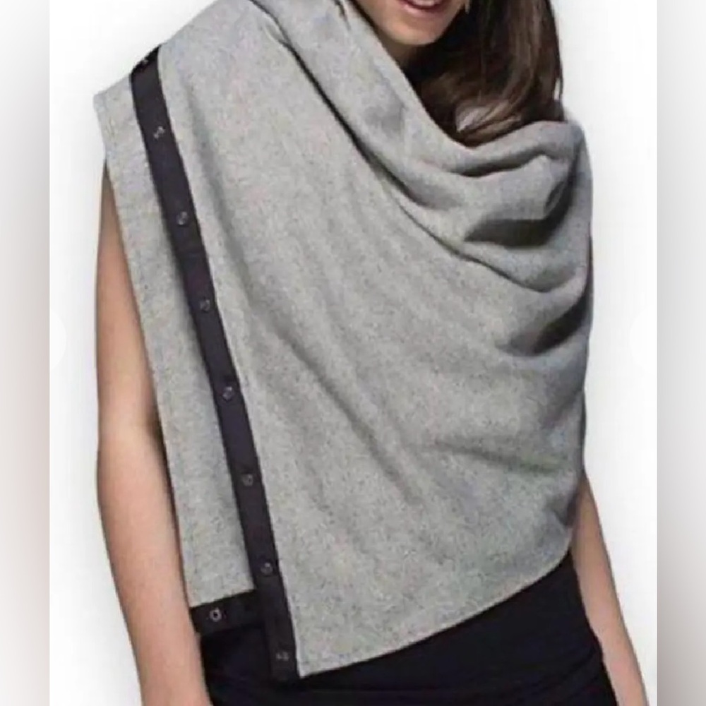Lululemon Scarf in Heathered Gray Multi Wrap Athletic warmer